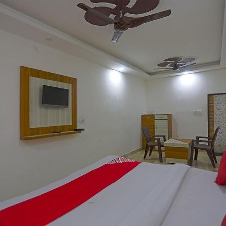 Oyo Flagship 79289 Hotel Grand Keshav Газиабад Экстерьер фото