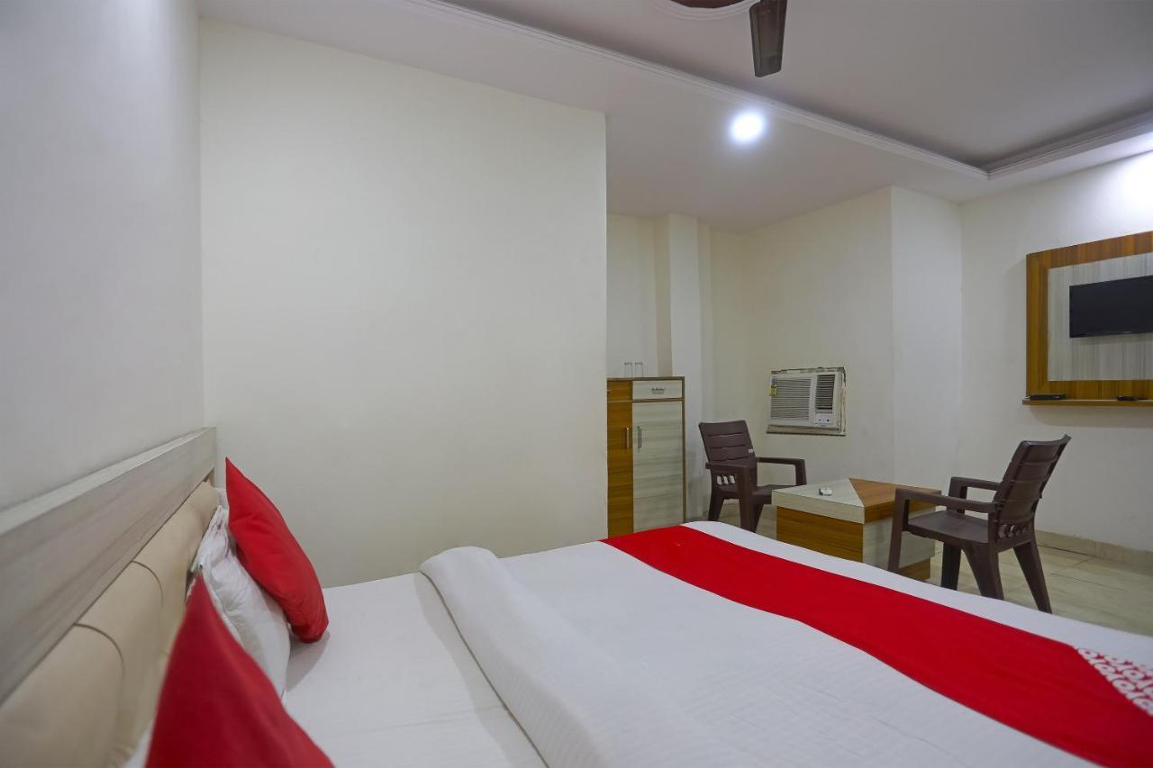 Oyo Flagship 79289 Hotel Grand Keshav Газиабад Экстерьер фото