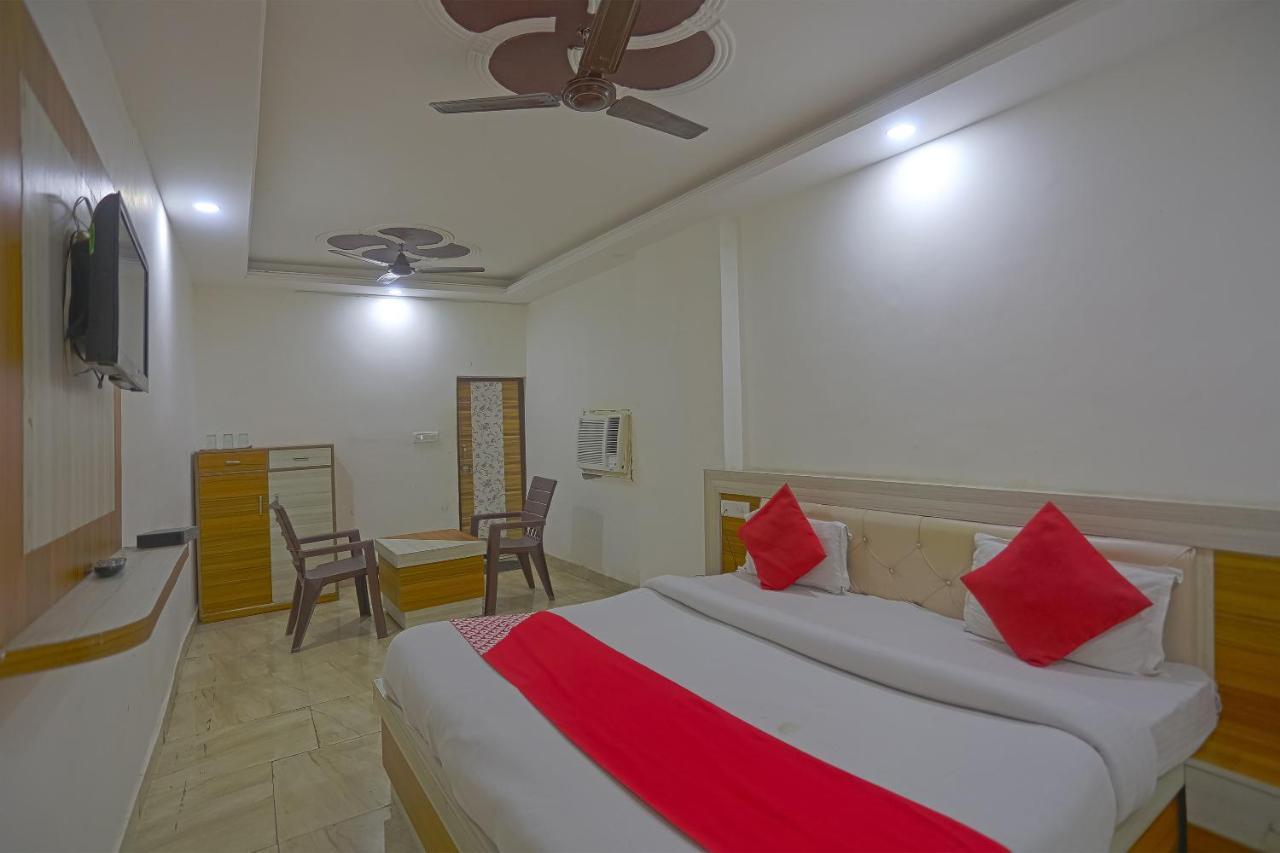 Oyo Flagship 79289 Hotel Grand Keshav Газиабад Экстерьер фото